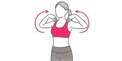 肩こり解消に効果的な肩回しを行う女性（初心者向け体操）