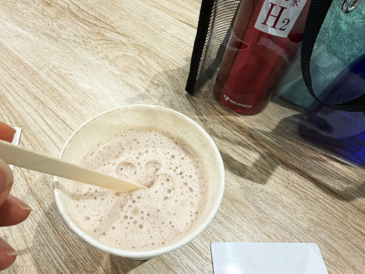 アマゾネスのチョコレート風味プロテインを実際に飲んでみた様子