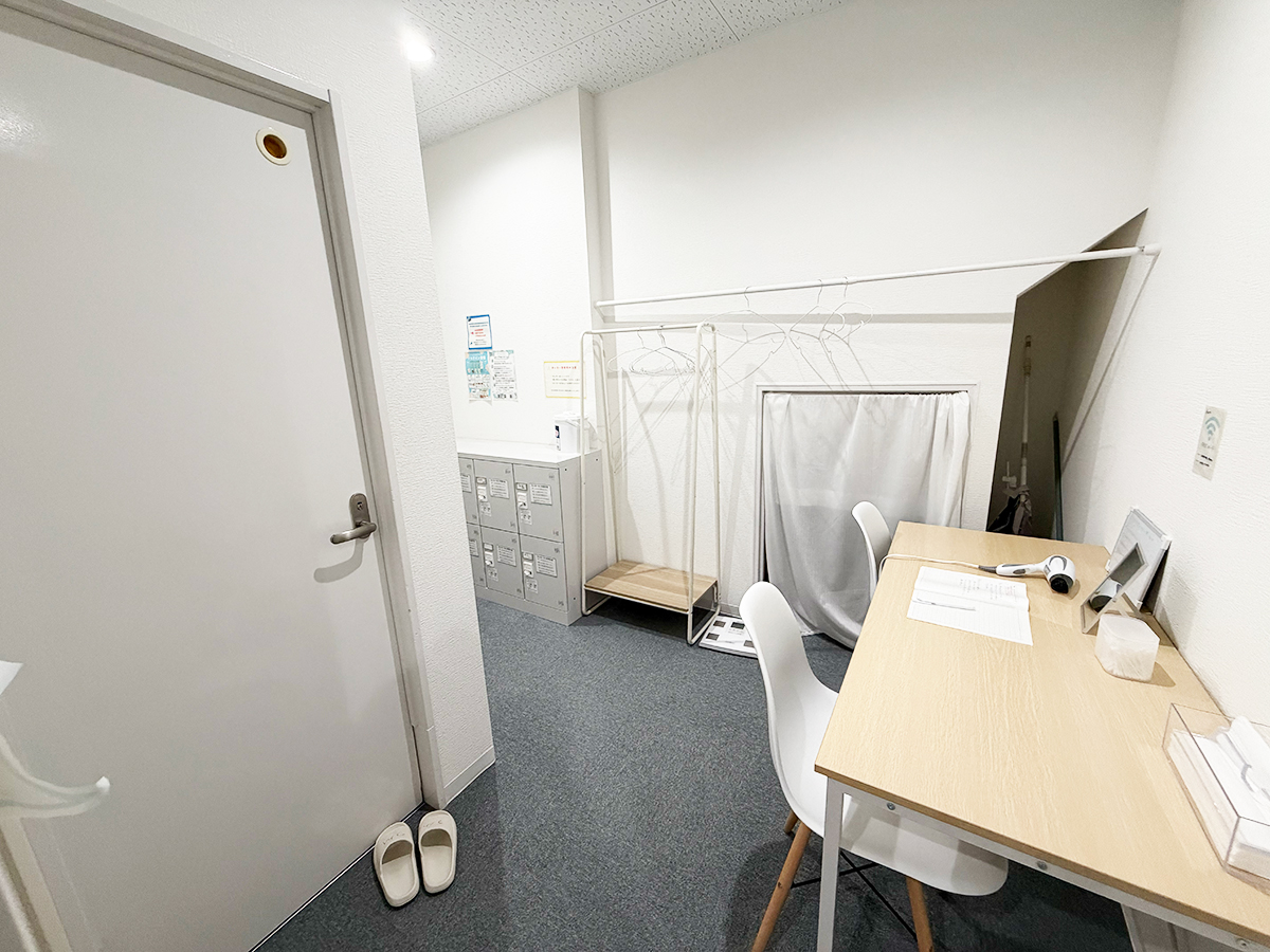 アマゾネス田端店の更衣室・ロッカーエリアの様子